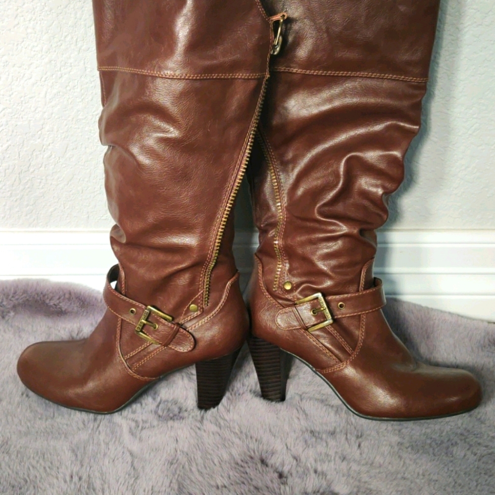 Boots - Picture 4 of 5